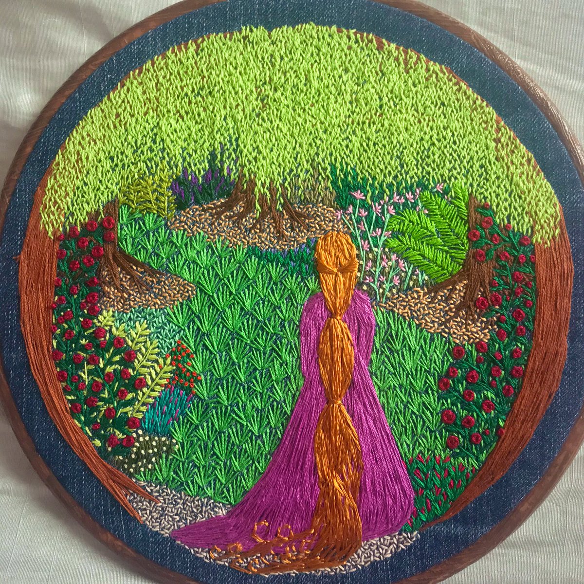 Gtilleymatthews's tweet photo. New piece finally finished after a marathon day of stitching. So much overlapping texture in this piece that I’ve found it really difficult to capture...🧵🌿🌹 
#stitchedart #naiveart #embroidery #threadart #denimart #upcycled #imaginaryladies #handmadehour #thesewingsongbird https://t.co/knsW3YmuIp