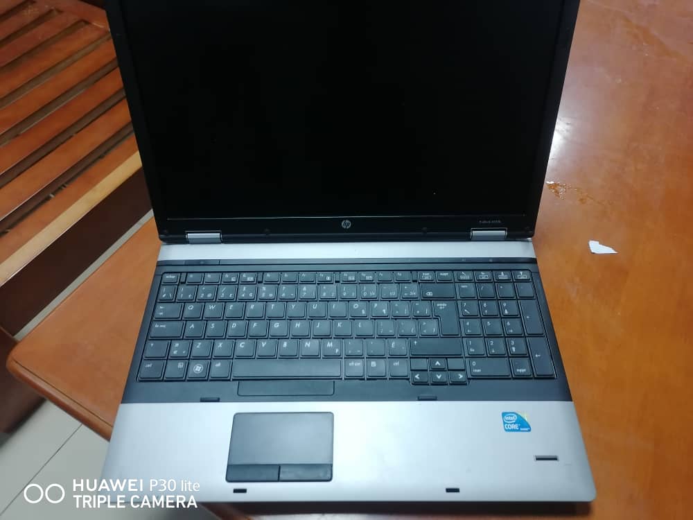nsf_su's tweet photo. لابتوب hp اخو الجديد خالي من العيوب 
المواصافات 
يعمل بنظام مايكروسوفت corporation 
Windows 8.1 Enterprise 
حجم الشاشة : ١٥.٦  إنش 
كرت الشاشة : إنتل داخلي 1.5g 
هاردسك : 340 
معالج : intel core i5-6200u
الجيل : الأول 
معالج رسومي : AMD Redeon R7 M340 
 الرام 4 gigabytes
السعر ٣٤ https://t.co/FCnj72CFj3