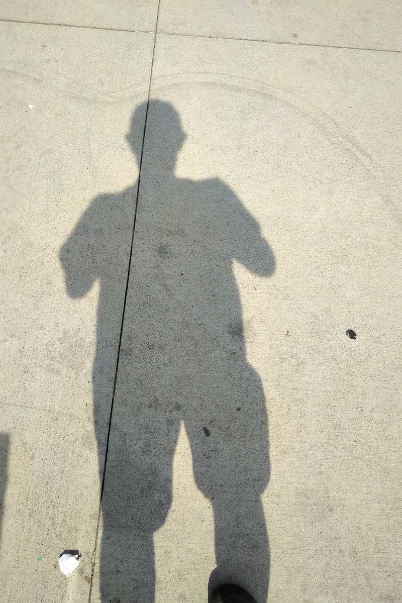 PhilAndrews519's tweet photo. I think my shadow is gaining weight. #MoreShade https://t.co/1KwLAfDOAy