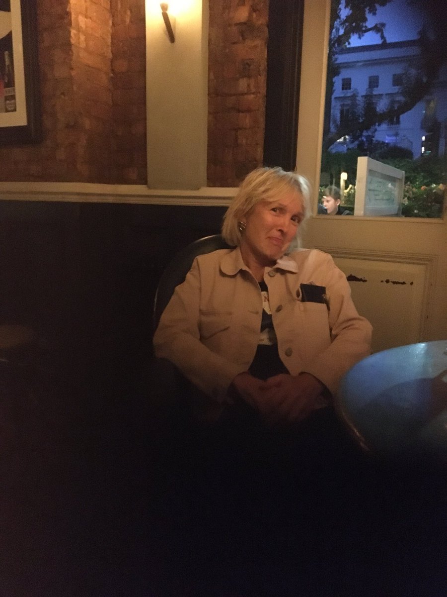TonyCottey's tweet photo. Nice night with Linz in my 2nd favourite pub. The Mitre in Holland Park. Number one is The Cricket Club in Ammanford. Gunner knows what I mean #simplesoul https://t.co/6o8QN3qNT0