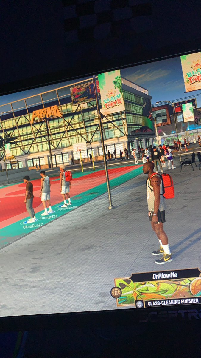 YouSoldBih's tweet photo. Please fix the loading park glitch. Keeps loading up games then won’t work. @NBA2K https://t.co/T1BMAMtHtU