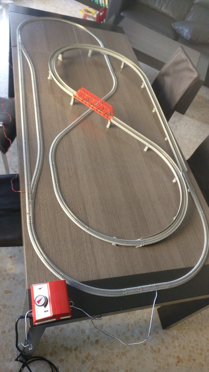 FrancescGF's tweet photo. Hoy he probado a recrear con #kqto #unitrack parte del óvalo con viaducto del #iberama 550 de #ibertren de cuando era pequeño. Qué recuerdos... 🥺 https://t.co/03s77hAExb