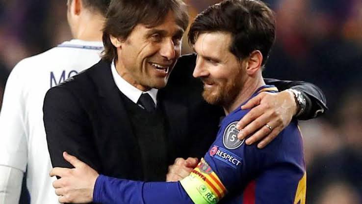 17/18 (CL R16):~Messi vs Chelsea in previous 8 matches:1 WIN0G & 1A*ENTER CONTE~Chelsea got convincingly beaten by Barca as Messi scored 3 goals & 1 assist~Players & fans were rightfully upset but atleast Conte was ecstatic to meet Messi.[BARCA 4-1 CHELSEA on agg]