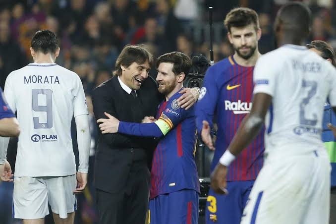 17/18 (CL R16):~Messi vs Chelsea in previous 8 matches:1 WIN0G & 1A*ENTER CONTE~Chelsea got convincingly beaten by Barca as Messi scored 3 goals & 1 assist~Players & fans were rightfully upset but atleast Conte was ecstatic to meet Messi.[BARCA 4-1 CHELSEA on agg]