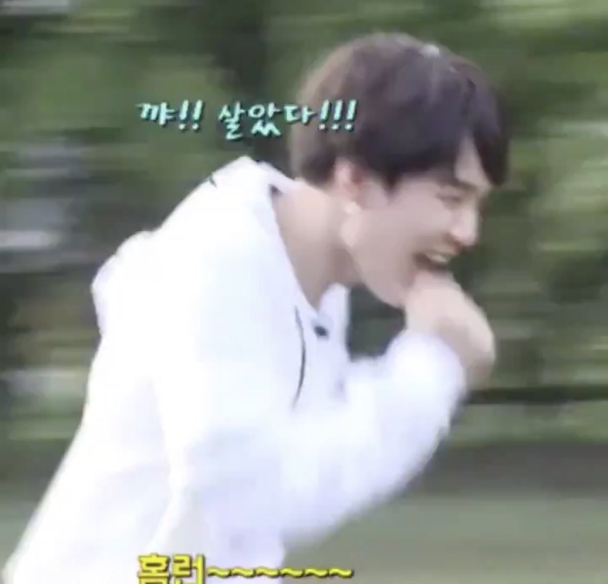 ahemyg's tweet photo. friend is sad? yoongi is on his way !! https://t.co/Mm2PRJYRd6