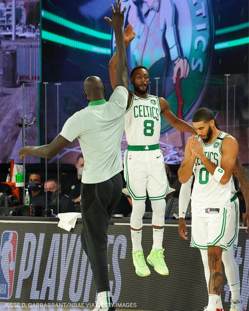espn's tweet photo. 😂 🖐 

@KembaWalker | @tackofall99 https://t.co/UiAdecvRf8
