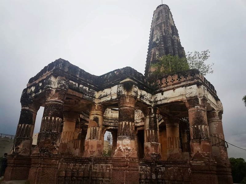 SikhDaily's tweet photo. Breaking Pre-partition Hindu temple razed to ground in Pakistan’s Lyari 

Read more: https://t.co/PDhuhvNOLg https://t.co/EWUaNhDECH