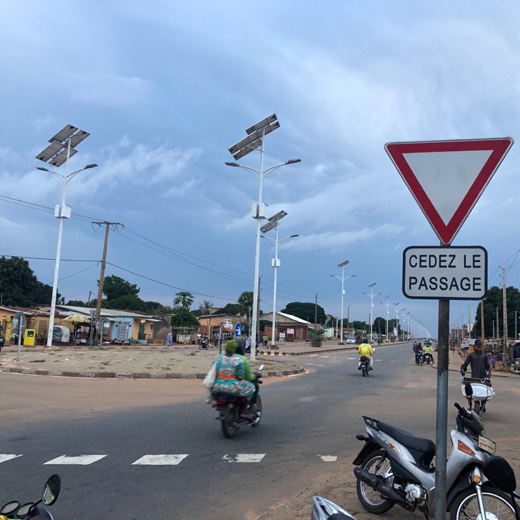 ToureAudrey4's tweet photo. J'ai aimé ce week-end à #Parakou. Une ville calme avec assez d'espaces verts et assez de végétations. Les dames au marché sont chics et courtoises. 
Le prix des vivres, très abordables surtout l'igname et le fromage 😭😭
Une ville à conseiller pour vous ressourcer. https://t.co/qKth7OxzyB