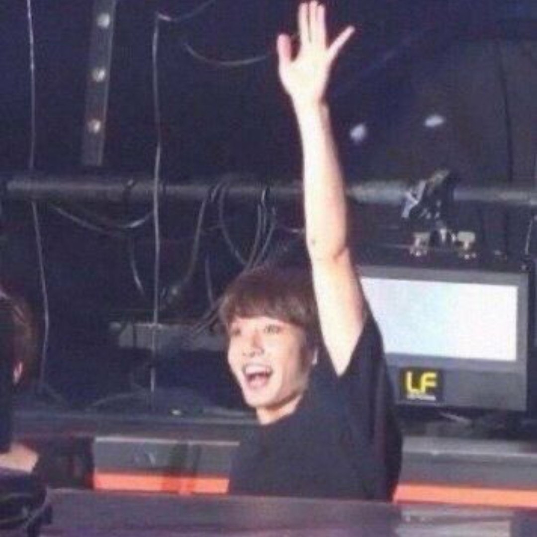 jungkook going "it's me!!"; the cutest thread