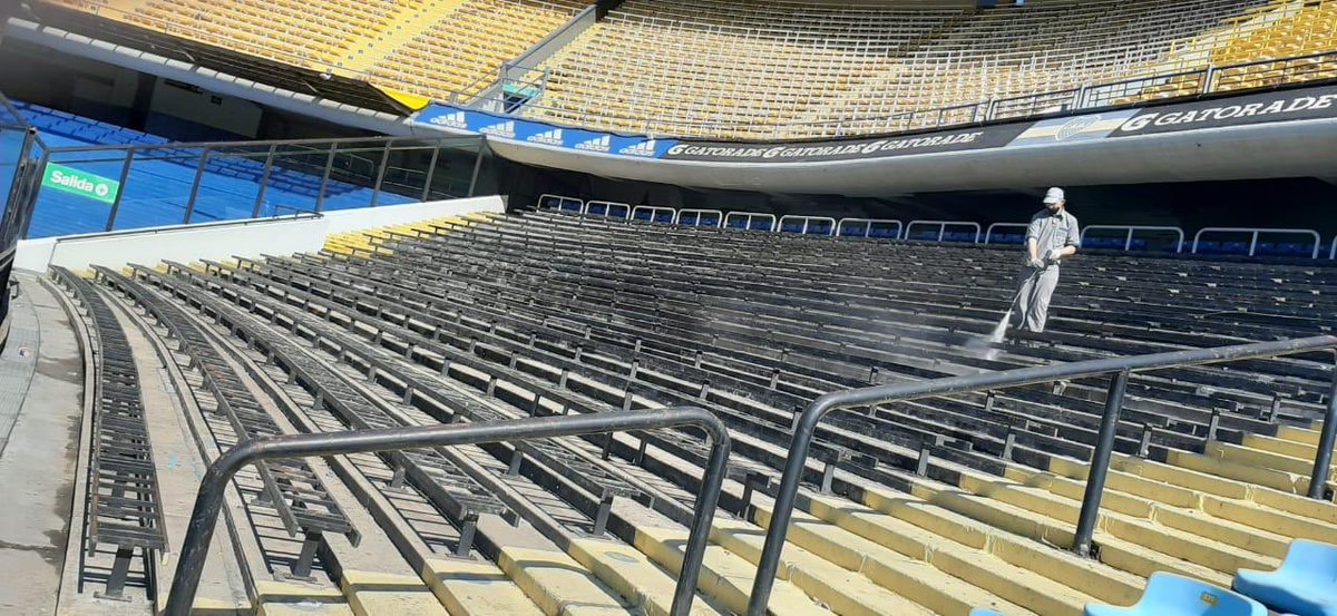 AmealJorgeAmor's tweet photo. Las obras de renovación de las butacas celestes por las nuevas azules en la platea L avanzan a paso firme para tener un estadio completamente de los colores de nuestro corazón. La Bombonera va retomando sus tonos y recuperando su identidad, como prometimos. 
Cuidarla es quererla. https://t.co/OEugnv9pxn