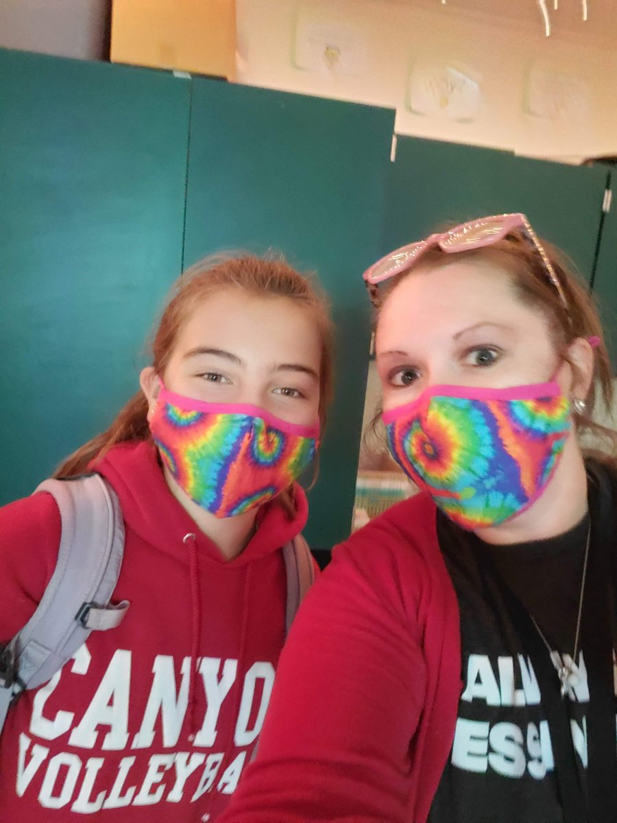themrs_sullivan's tweet photo. Twinning for the win!!!
#greatmindsthinkalike #maskupbackup #6mathCHMS
@CHMS_Principal @AimeeMcCarty_ https://t.co/ge0yDrHNtR