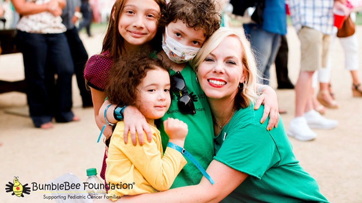 BumbleBeefound's tweet photo. We have lots of opportunities &amp; unique ways for you to help #pediatriccancer families in our #BEEhive!  
#BEEaVolunteer🐝 #BEEhelpful🐝 #BEEsupportive🐝 #BEEkind🐝 
#ChildhoodCancerAwarenessMonth🎗️#BBFkiddos 💛
https://t.co/Ohcowsexl9 https://t.co/GB7khxrNOD