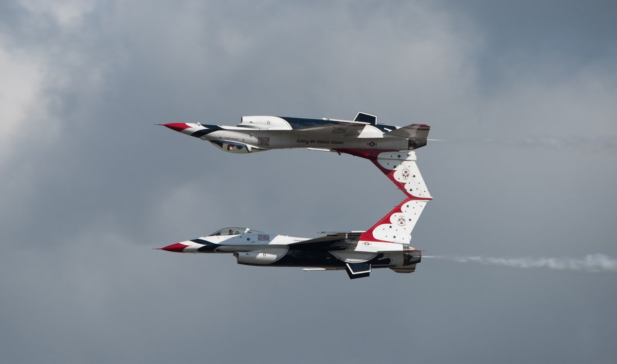 junefaulkner24's tweet photo. My image for The Shape of Things  - the #hertsopenstudios theme for today ..........my photograph of a Thunderbirds display team pass at Wings Over Houston a couple of years ago. https://t.co/iKgWSPaEAH