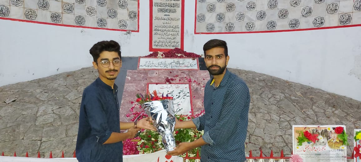 Sameedzahid1's tweet photo. شہیدان وطن کے حوصلے تھے دید کے قابل 
وہاں پر شکر کرتے تھے 
 جہاں پر صبر مشکل تھا
 یوم دفاع پاکستان
#PakistanZindabad
#PakDefenceDay2020 🔥❣️ https://t.co/heymwwnB38