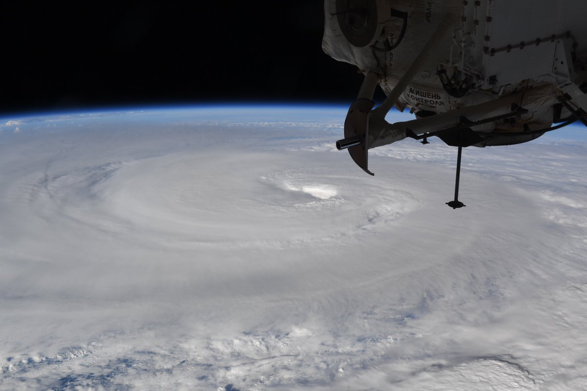 Astro_SEAL's tweet photo. Typhoon Haishen https://t.co/TbnlJC7taw