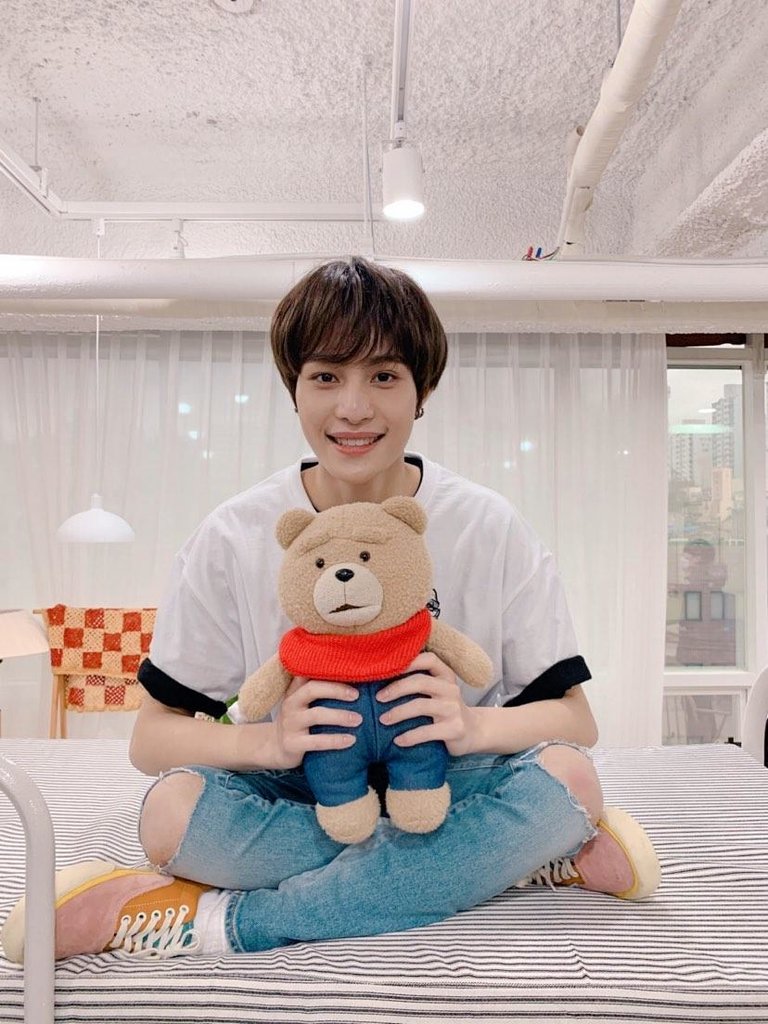 WayV YangYang with plushies/stuffies. A thread.