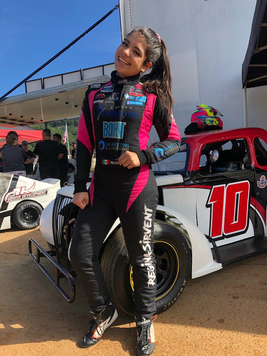 reginasirvent's tweet photo. Ayer tuve un día muy divertido corriendo los Legends en Virginia, lista para la siguiente!! 👊🏼🏁💪🏼🍪 #racing #racinglife #racecar #girlpower #mexicanpower #latinpower #hispanicpower https://t.co/tUHGuzWncY