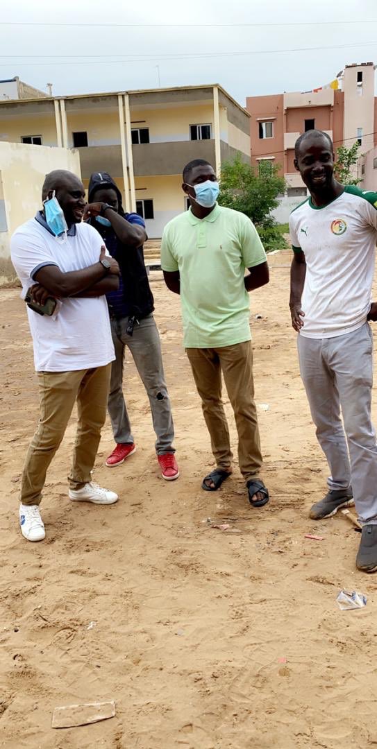 Niintche's tweet photo. FlighSen est passé au chantier de la réfection du lycée de Yoff pour encourager "la team Niintche" et nous a remis un montant de 250000 pour nous accompagner dans la réussite du défi d'un examen sans problème
Il va financer à hauteur de 500.000 frs les travaux de l’école de Podor https://t.co/JYTu9Tk31M