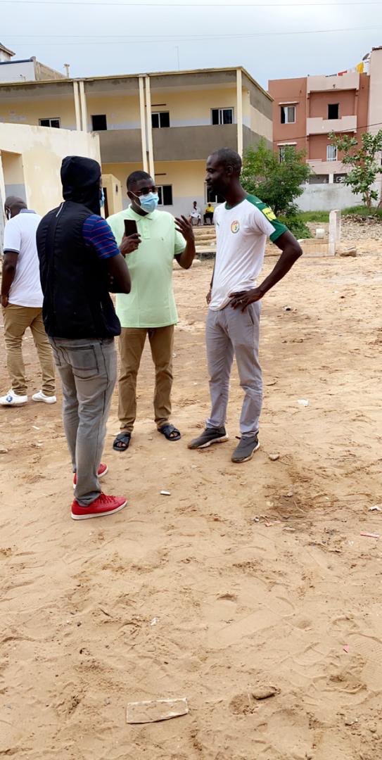 Niintche's tweet photo. FlighSen est passé au chantier de la réfection du lycée de Yoff pour encourager "la team Niintche" et nous a remis un montant de 250000 pour nous accompagner dans la réussite du défi d'un examen sans problème
Il va financer à hauteur de 500.000 frs les travaux de l’école de Podor https://t.co/JYTu9Tk31M