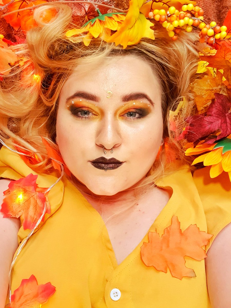 Louna_Stone's tweet photo. @BlogosphereM In terms of mine, I am so happy with my #BlogosphereCommunityChallenge cover shoot image as it is so autumnal and I worked so hard on it! I also find it so funny how I ended up taking it! 🥰🍂🍁
I also have some on my phone, some from me & some pinterest 🍁 #BlogosphereChat https://t.co/XcTfjfn07w