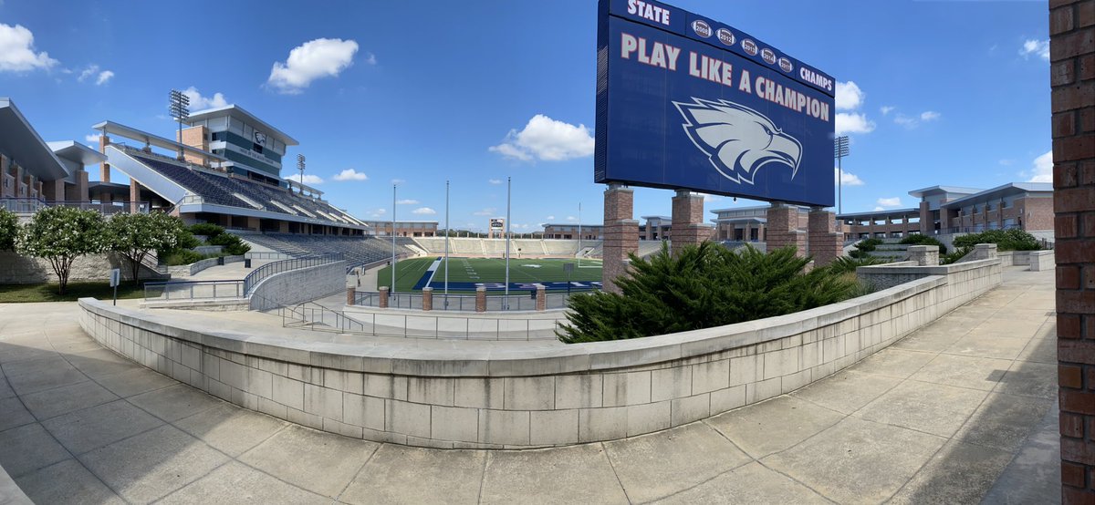 AllenAmericans's tweet photo. Out and About in #TexasTitleTown today...
Stopped to look in at the Home of @alleneaglesfb...
Here’s to the Eagles and the @AllenAmericans both winning Championships in 2020-21 like we did back in 2013 and 2014.
#WeWillWin🦅
#LivingInTheRed🇺🇸 https://t.co/fHC6DKCJMj