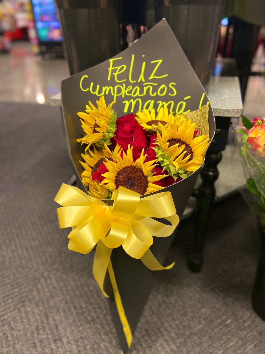 paula914's tweet photo. #FelizCumpleanos #mama #happybirthdaymom #redrosesandaunflowers #hebfloral #hebblooms #hebzapatahwy #heblaredo -@HEB @paula914 https://t.co/y8unwHWq3b