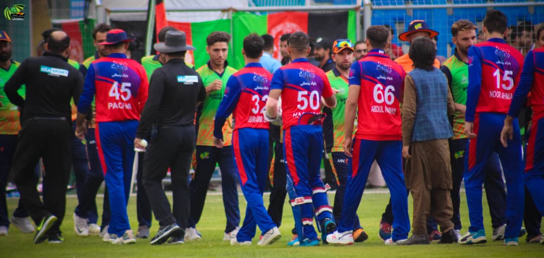 fresh_dragons's tweet photo. Dragons congratulate Knights.#SCL2020 https://t.co/ObC2eHHHLV
