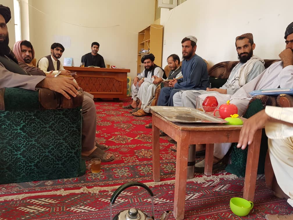 lashkergah's tweet photo. د ګډ هیت سره مو د کرهن او وترنري ��نستيتوت بیلا بیلي ستونزي واوریدلي او پر حل لاره مو بحث وکړي https://t.co/BORrAtrIDh
