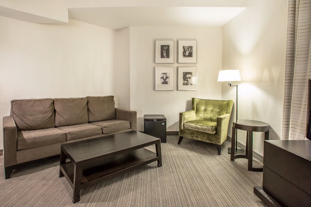 InnofChicago's tweet photo. Away from home never has to mean away from comfort! 😌 Make the most of your time is Chicago- we have the perfect spot waiting. https://t.co/IrW7rsLaMW