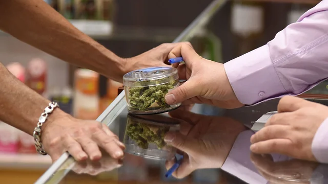 THEMMEXCHANGE's tweet photo. One cure for an ailing American economy: Legalize cannabis 

https://t.co/ZnArQ3SBDO #MME #marijuana #cannabis #USA https://t.co/K80V3SNFpk
