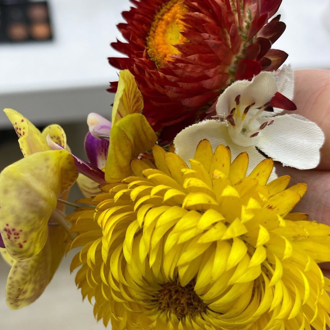 seulgiships's tweet photo. seulgi &amp; sehun loves for flowers ❤️ https://t.co/JuUt2HvgHP