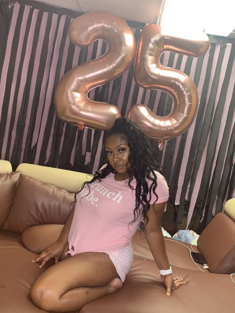_daejj's tweet photo. Pre Birthday Celebration 🎉🥰 https://t.co/Z0jwEAmZom