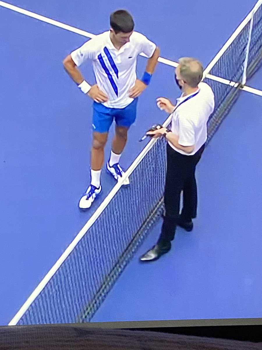 Det här är så j-a spännande nu! Blir Djokovic diskad?? Sköt bollen på en domare.. 