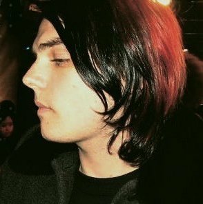 GemaER22's tweet photo. Un día más sin tener la nariz de Gerard Way:( https://t.co/3c9ze26xmY