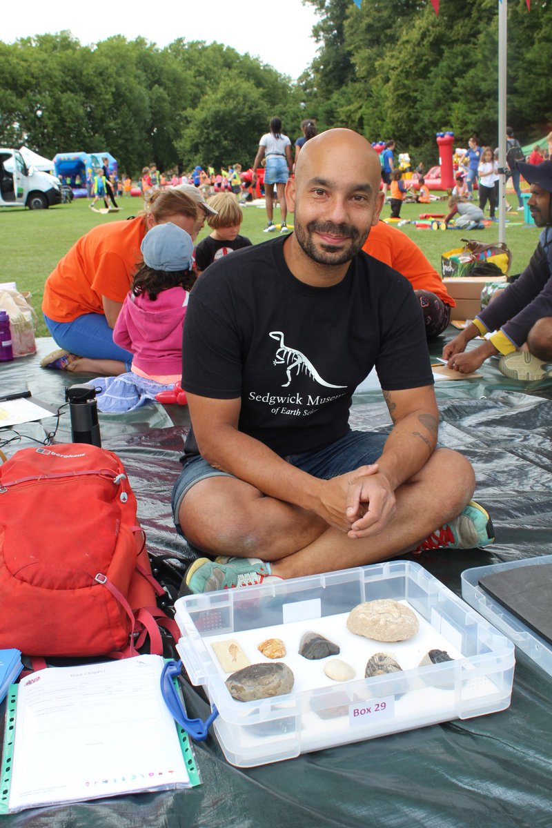 RobTheodore's tweet photo. Hi, i'm Rob Theodore and i'm the Exhibition & Display Coordinator @SedgwickMuseum I love my dual role of sharing Geoscience with the public & challenging the idea of what a Geoscientist looks like every day βπΎ #DiversityinGeoscience #BlackinGeoscience #BlackinGeoscienceWeek https://t.co/GiBEy2P66H