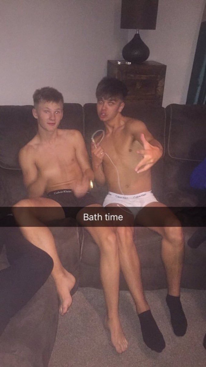 Freebaits5's tweet photo. Drunk guys give it all https://t.co/KKnaaavje0