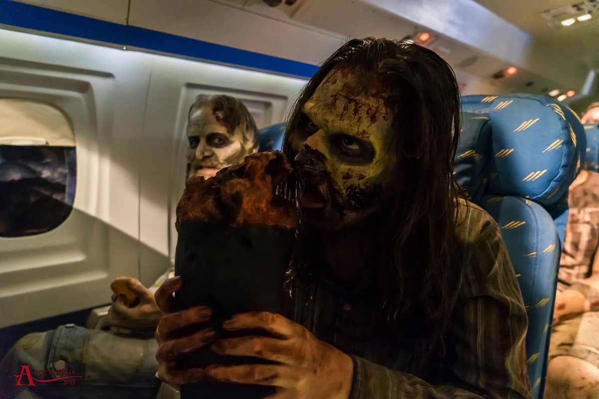 Nos echas de menos? 
Nosotros también tenemos muchas ganas de veros. Estamos impacientes . #apocalipsis2012 #a2012 #Tododezombie #realgama #Halloween #miedo #zombies #supervivientes