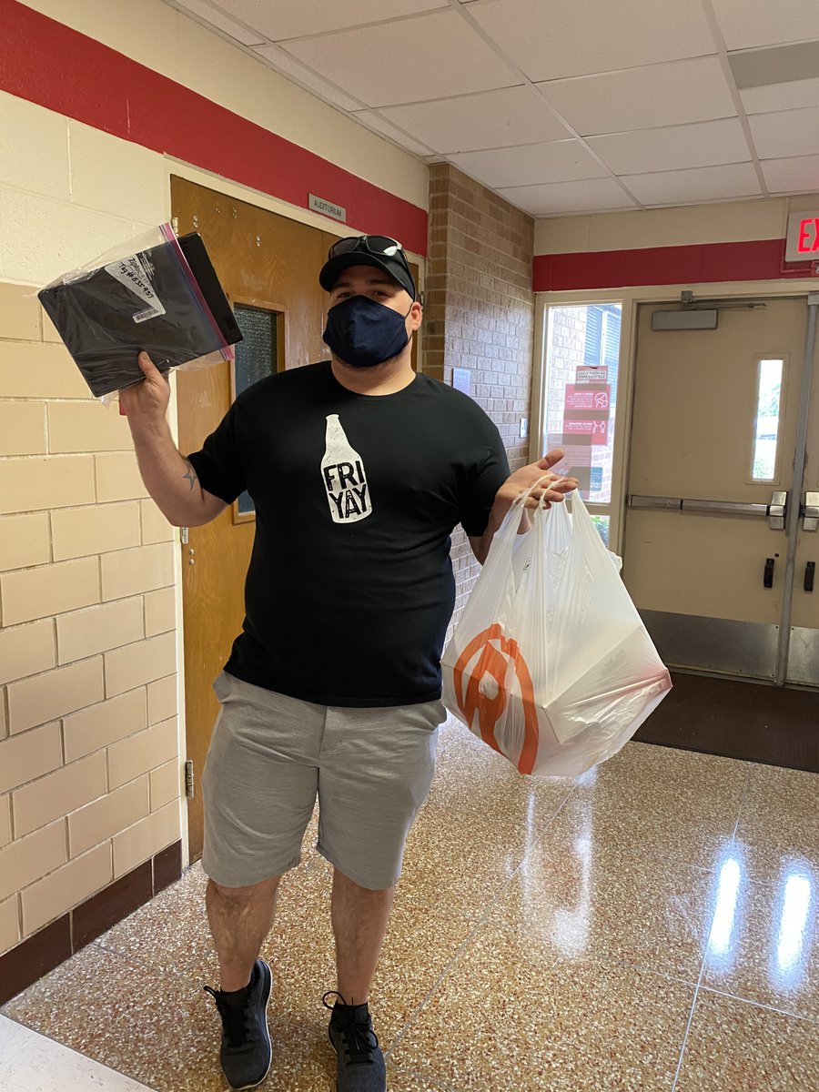 AMPateFWISD's tweet photo. Preparations for the first day of school continue! Technology deployment and school supply pick-up was a huge success! @CherieW29183396 @kroger @FWISDTech @KentPScribner #FWISDForward #FWISDFirstDay #BackpackBoosters https://t.co/udJ6GQ4ZML