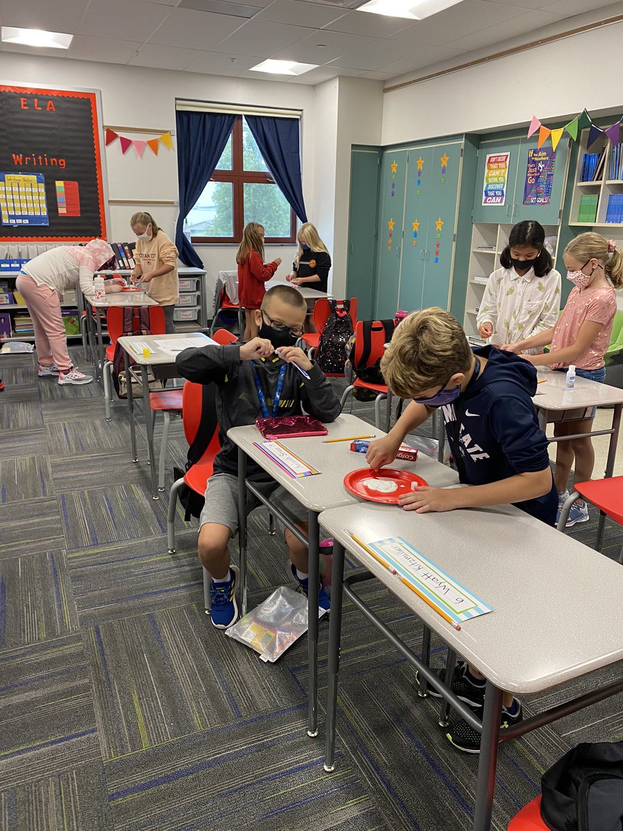 MrsNelsonCVSD's tweet photo. So lucky to have had an amazing first week with 17 incredible fifth graders! We connected how squeezed out toothpaste is like mean words said in angry. @SPHBulldogs https://t.co/JARE08qWYC