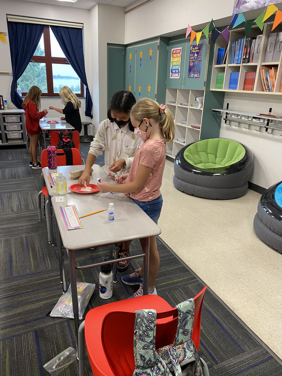 MrsNelsonCVSD's tweet photo. So lucky to have had an amazing first week with 17 incredible fifth graders! We connected how squeezed out toothpaste is like mean words said in angry. @SPHBulldogs https://t.co/JARE08qWYC
