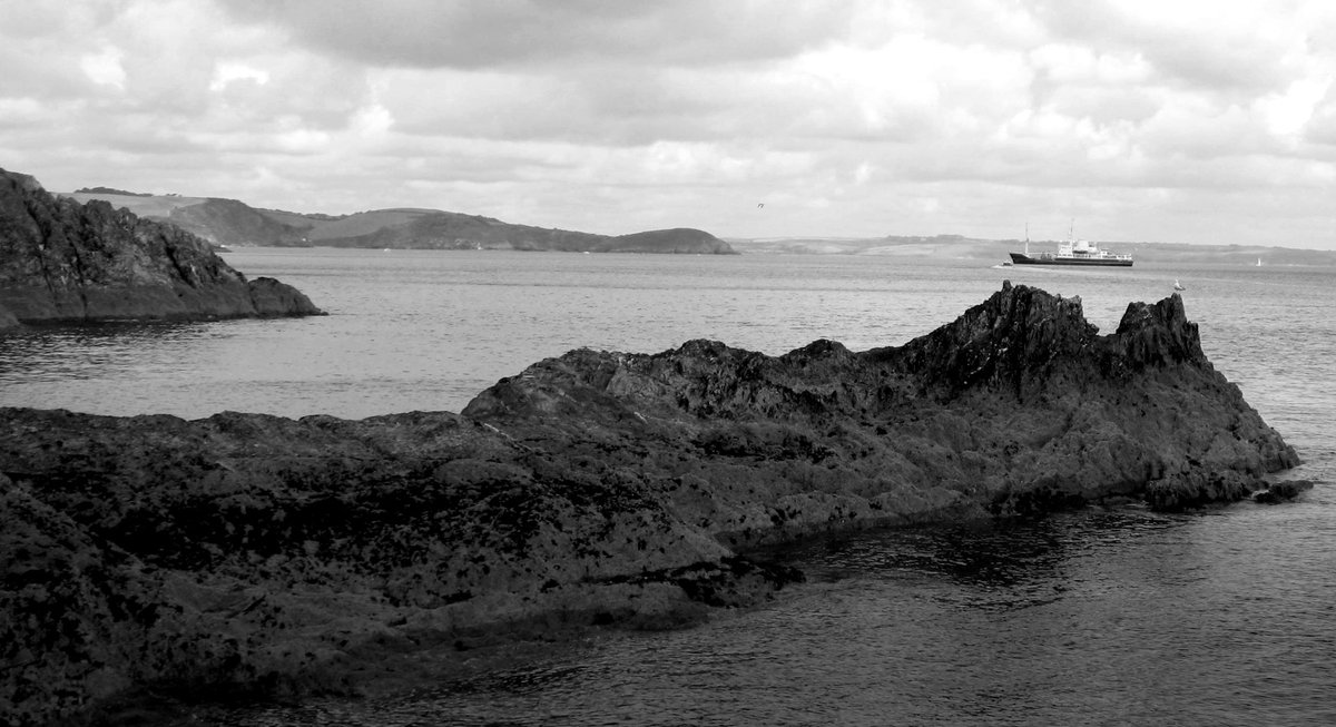There they hoist us
To cry to th’ sea that roared to us, to sigh
To th’ winds, whose pity, sighing back again

#sea #harbour #photography #landscape #naturephotography #blackandwhitephotography #cornwall #thetempest