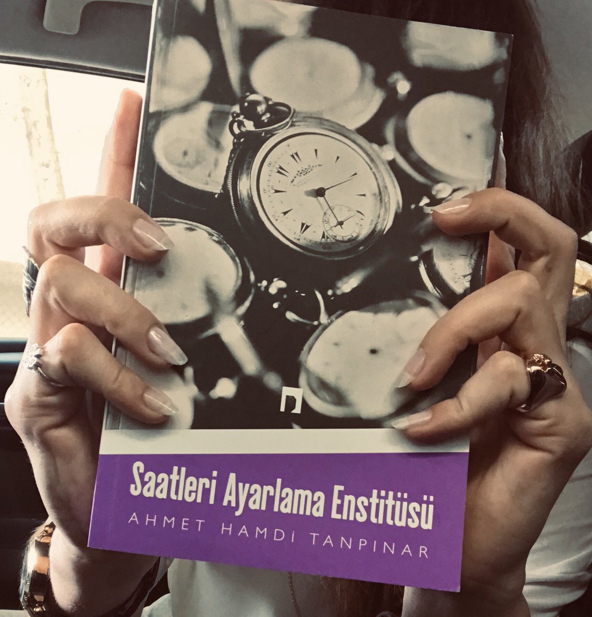 sedaa_ri's tweet photo. Doğrudur; kitap okumak karın doyurmuyor. Ancak karnı tok, beyni boş insanlardan çektiğimiz kadar hiç kimseden çekmedik.. https://t.co/9AwurfndSO