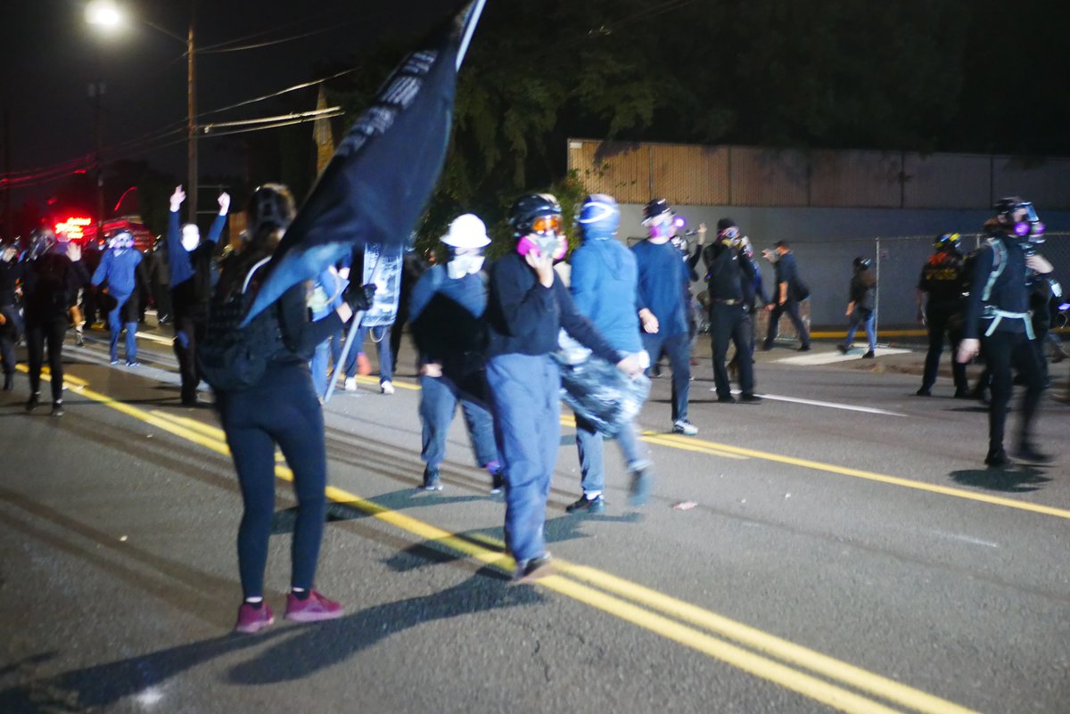 9/5 2246-2249 Police advance on the protest, protesters retreat, officer scans the flank with impact munition rifle. #pdxprotest  #BLM  #portland  #blacklivesmatter    #portlandprotest  #defendpdx  #BLMprotestsvideo:  https://twitter.com/BaghdadBrian/status/1302502117312139271