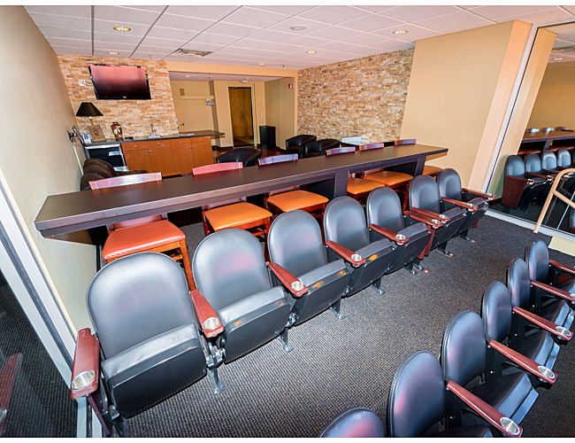 commandersCR's tweet photo. Bid now on Suite Tickets to a 2021 Washington Football Home Game. You and 3 friends will receive pre-game passes &amp; watch your favorite team in style from a luxury suite!

Follow the link to win this exclusive experience ➡️ https://t.co/sNre4qdVw9 https://t.co/YZmUkWxcst