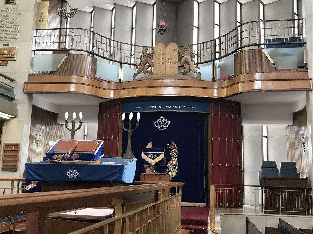 Kinloss Synagogue was built in 1967 in Finchley, London.With a capacity of 1,400, it is one of the largest synagogues in Britain. Due to its imposing Modern facade, it is occasionally referred to as "Masada-upon-the-A406."