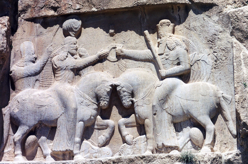 Discussing Sasanian royal reliefs this week, and I have to say, Sasanians knew that the best way to convey the idea that they trample on their foes... was to literally depict themselves trampling on their fallen foes. 1/4