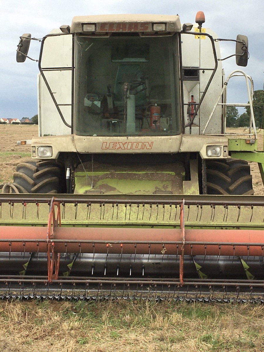UKMilkBeef's tweet photo. #TiredOldBugger needs a clean. And it will get one soon now #harvest20 is, thankfully, complete. We are not sorry to see the end of this farming year &amp; pleased it is all history now. In other news, the cows still #CouldntCareLess about any of this silly arable stuff #MilkBeef https://t.co/VI7gdWQ1UE