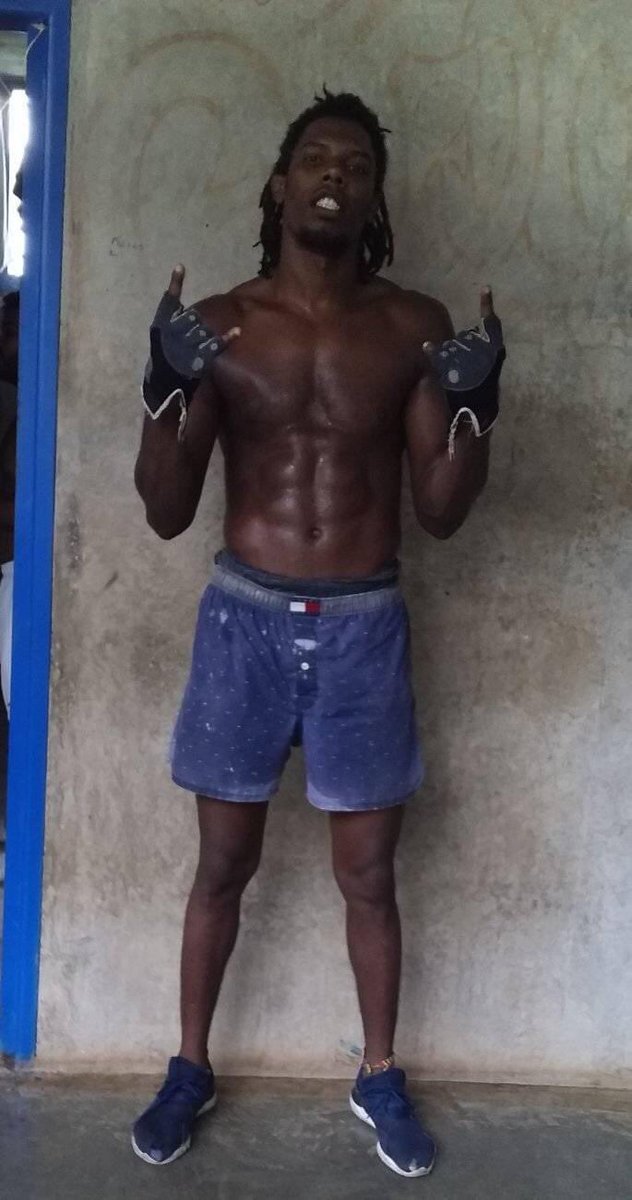 antonyy2020's tweet photo. El fren preso 🤤🤤 https://t.co/HKrAvDpYu9