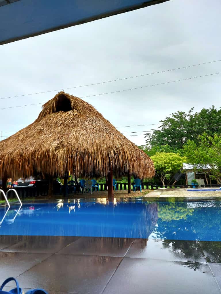 Claudia70956305's tweet photo. La lluvia no es impedimento para nada
Siempre digo que el tiempo de Dios es perfecto
Adiós pereza acá estamos que nos termine de ir muy bn
#familia
#muchacomida
#turbaco https://t.co/p7EJiKc6Pn