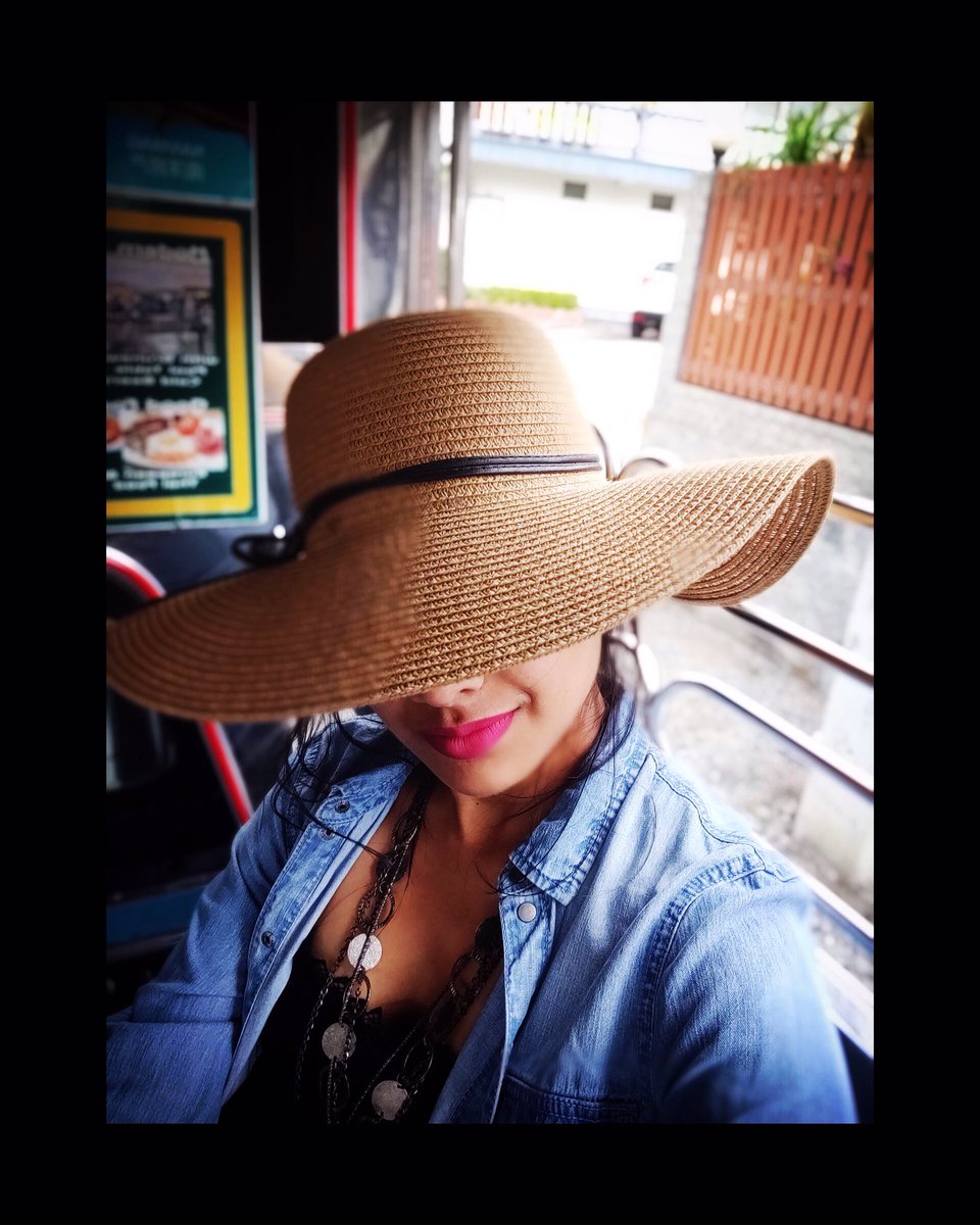 MayuriOfficial's tweet photo. Bad vibes don’t go with my outfit.. https://t.co/ueBrhpI7nc